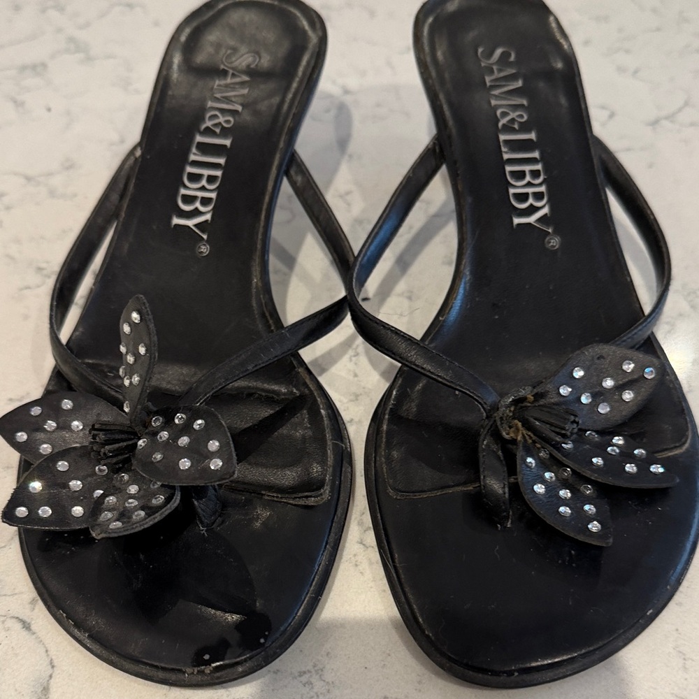 Sam & Libby Black Sandals with Floral Accent. Size 7.5